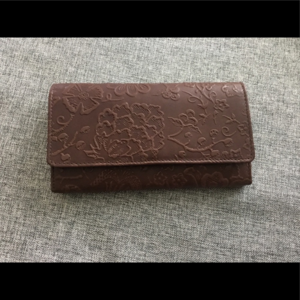 Genuine Leather Embossed RFID Wallet.  NWT